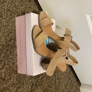 Light tan sandal